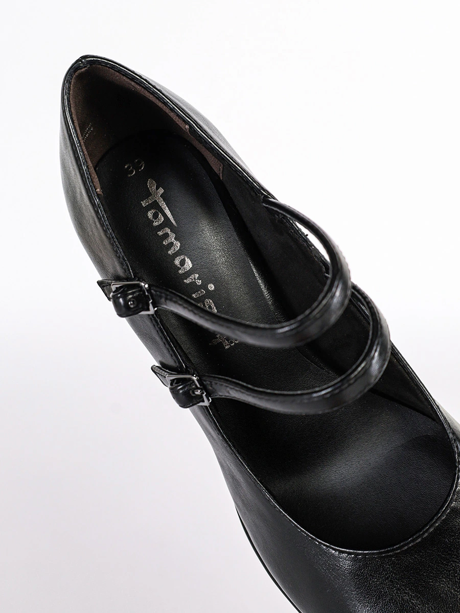 Туфли черного цвета на высоком каблуке